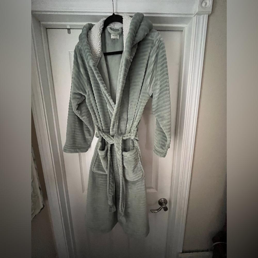 World Market Hooded Robe. - Picture 3 of 5